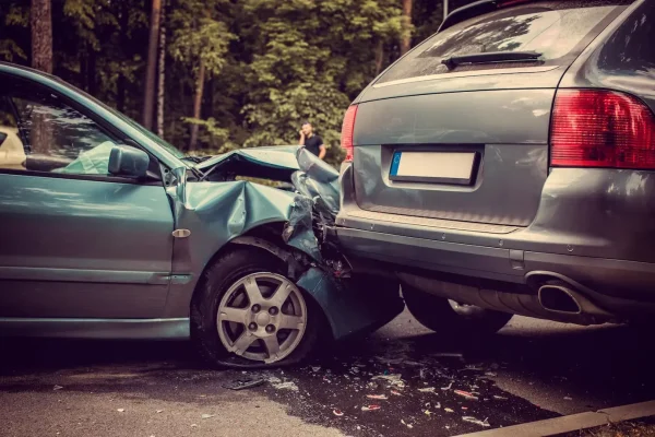 image-auto-accident-involving-two-cars_613910-929